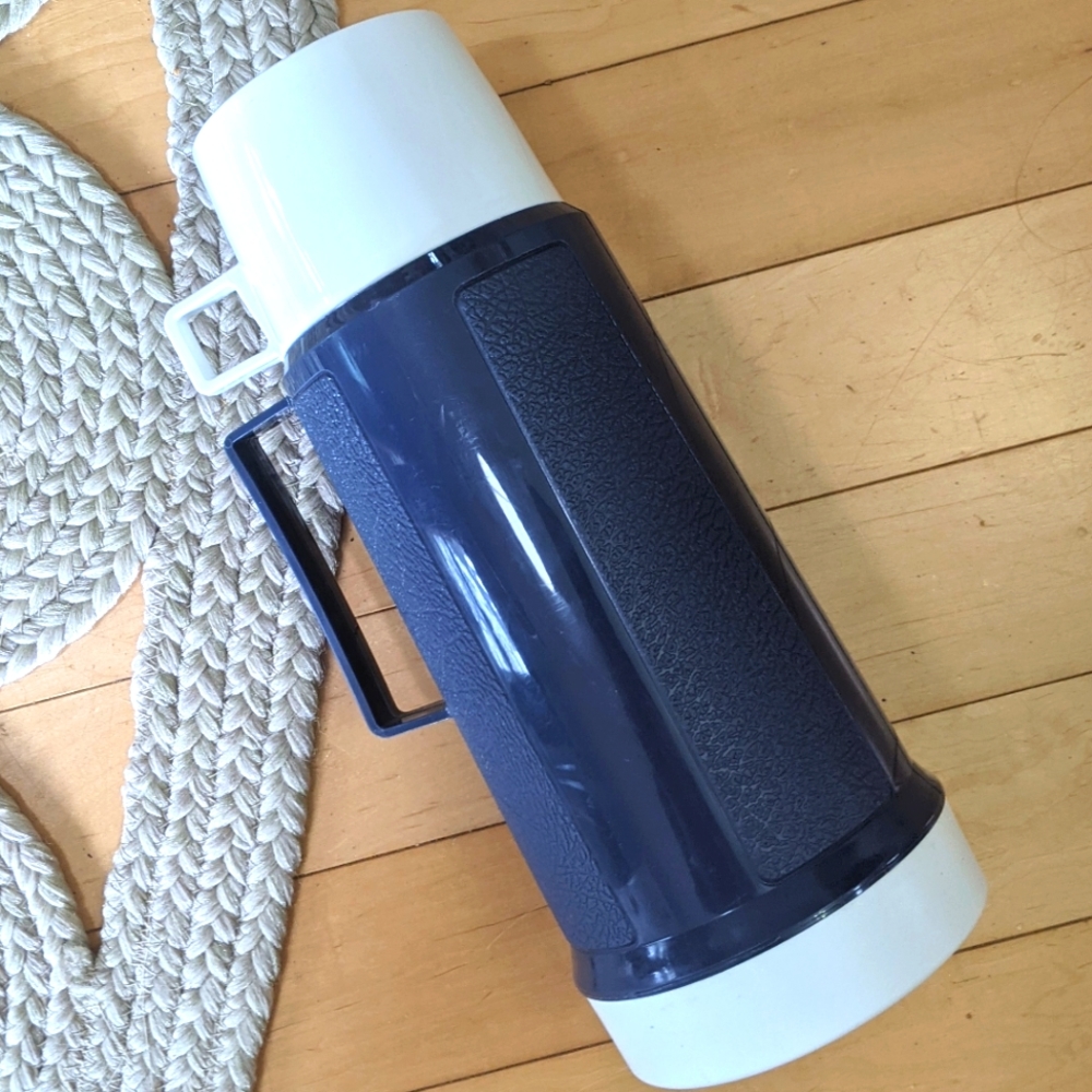 🐦3/$20🐦 Vintage THERMOS - Picture 1 of 9